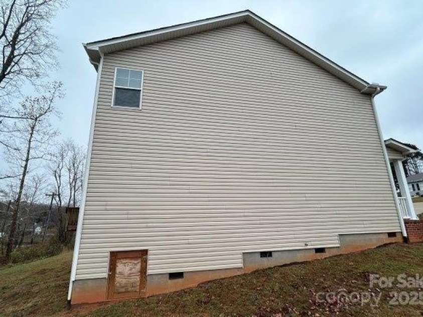 578 30th Avenue Circle, Hickory, NC 28601.  MLS# CAR4328574, YatesRealty ID 2788. 