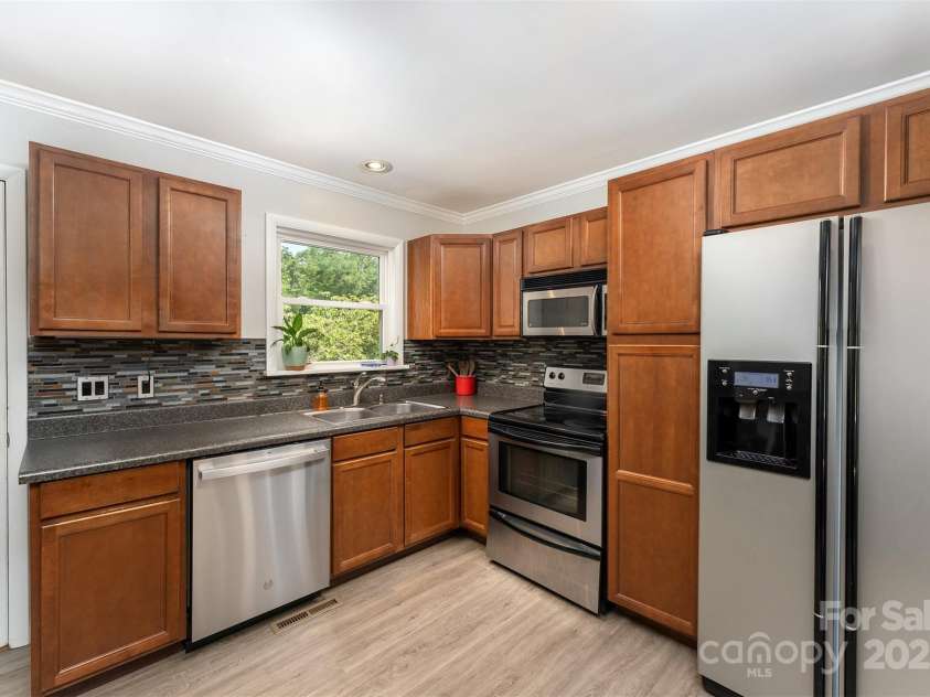 300 Donnybrook Drive, Asheville, NC 28806.  MLS# CAR4277806, YatesRealty ID 27880. 