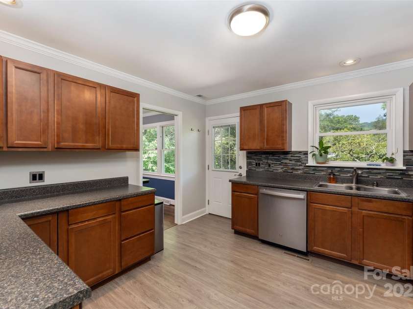 300 Donnybrook Drive, Asheville, NC 28806.  MLS# CAR4277806, YatesRealty ID 27880. 