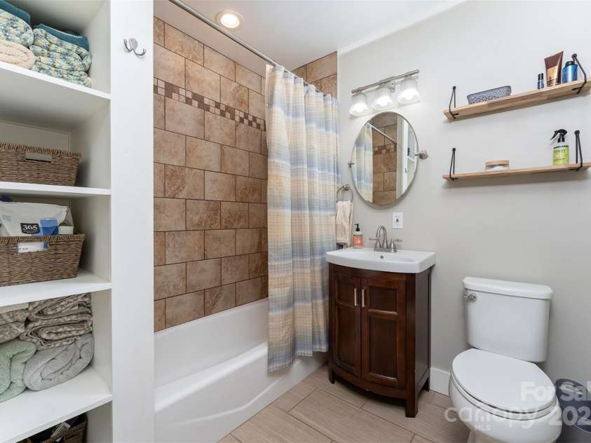 300 Donnybrook Drive, Asheville, NC 28806.  MLS# CAR4277806, YatesRealty ID 27880. 