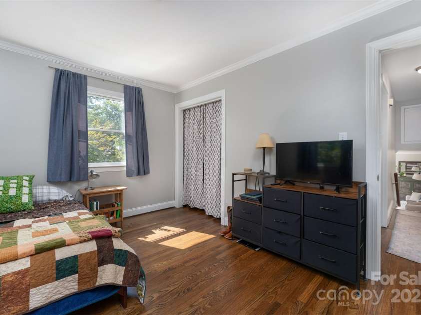 300 Donnybrook Drive, Asheville, NC 28806.  MLS# CAR4277806, YatesRealty ID 27880. 