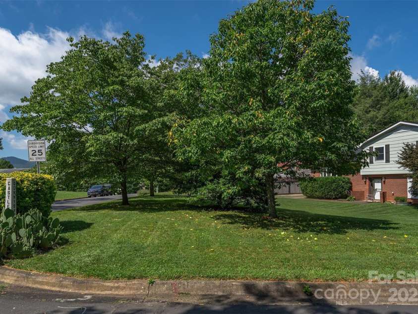 300 Donnybrook Drive, Asheville, NC 28806.  MLS# CAR4277806, YatesRealty ID 27880. 