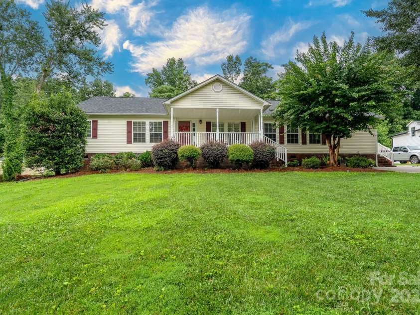 1408 Wildwood Drive, Kannapolis, NC 28081.  MLS# CAR4279895, YatesRealty ID 27881. Front View