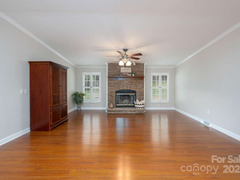 1408 Wildwood Drive, Kannapolis, NC 28081.  MLS# CAR4279895, YatesRealty ID 27881. Living Area - View 1