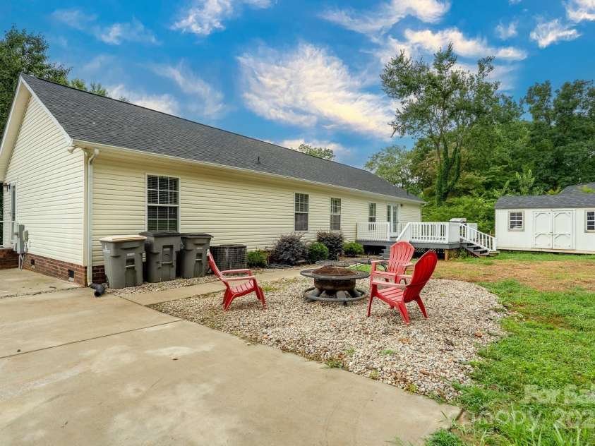 1408 Wildwood Drive, Kannapolis, NC 28081.  MLS# CAR4279895, YatesRealty ID 27881. Side/Back View