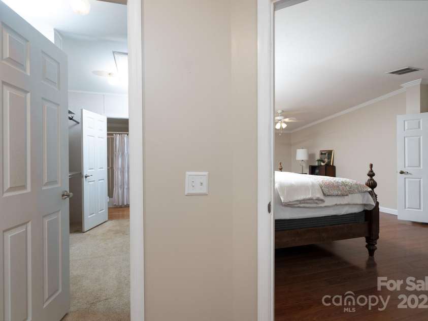 1408 Wildwood Drive, Kannapolis, NC 28081.  MLS# CAR4279895, YatesRealty ID 27881. Walk-in Closet