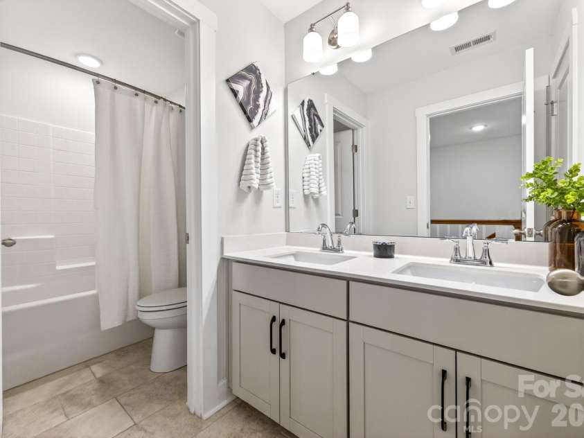 6271 Six String Court, Fort Mill, SC 29708.  MLS# CAR4384040, YatesRealty ID 27883. Upstairs Full Bathroom