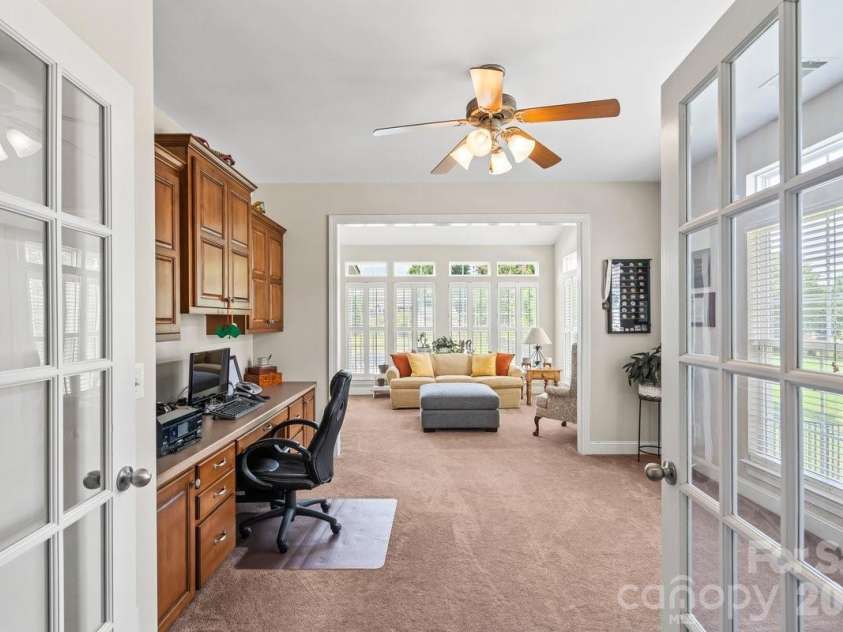 286 Corona Circle, Mooresville, NC 28117.  MLS# CAR4385796, YatesRealty ID 27884. Office/Flex Space