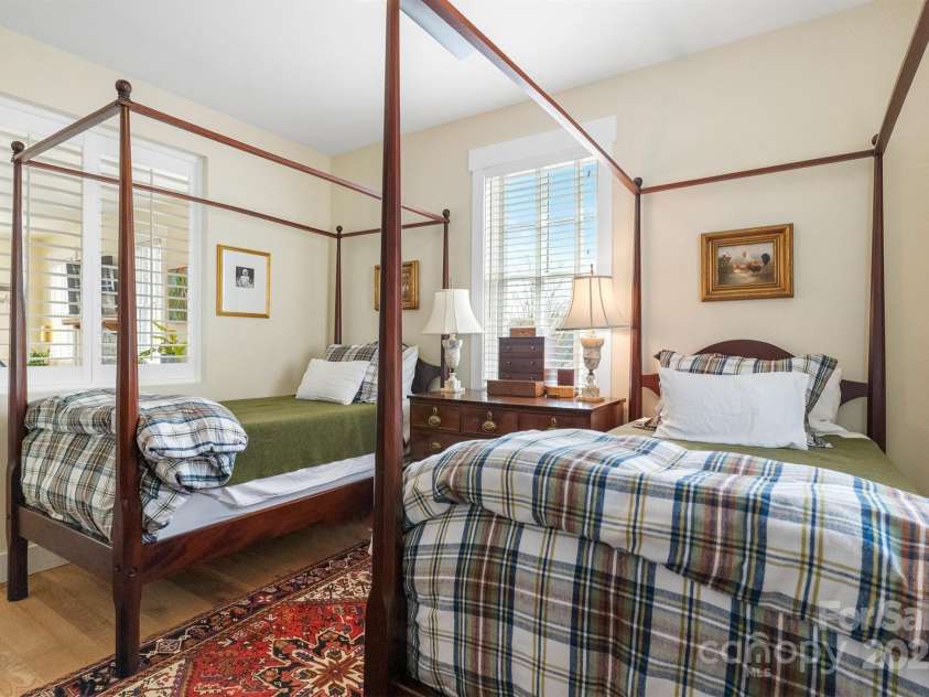 6 Houston Street, Asheville, NC 28801.  MLS# CAR4221476, YatesRealty ID 27884. Large main level bedroom