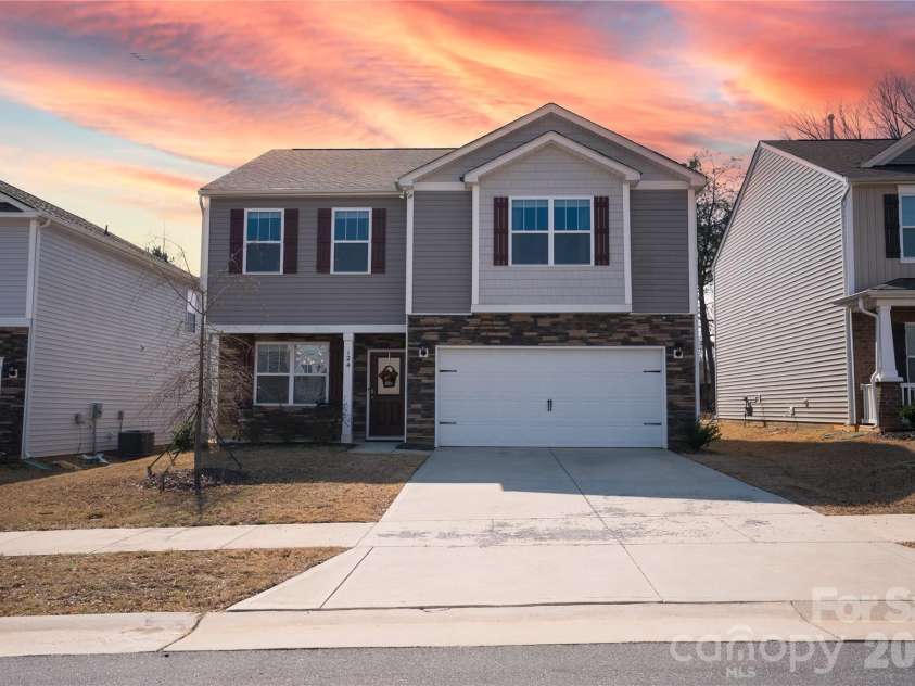 124 Sequoia Forest Drive, Mooresville, NC 28117.  MLS# CAR4355912, YatesRealty ID 27885. 