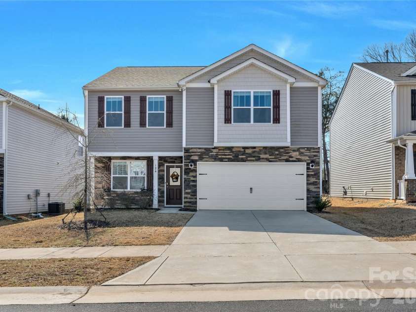 124 Sequoia Forest Drive, Mooresville, NC 28117.  MLS# CAR4409751, YatesRealty ID 27885. 