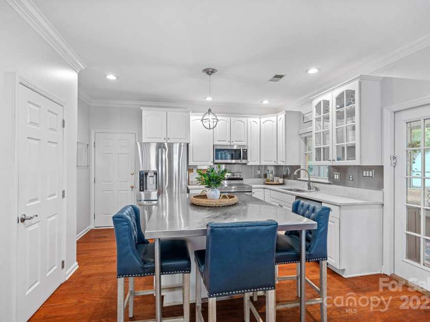 15319 Great Glen Lane, Huntersville, NC 28078.  MLS# CAR4284329, YatesRealty ID 27885. 