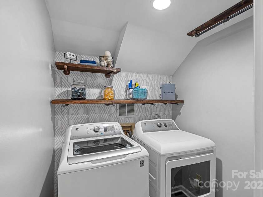 15319 Great Glen Lane, Huntersville, NC 28078.  MLS# CAR4284329, YatesRealty ID 27885. 