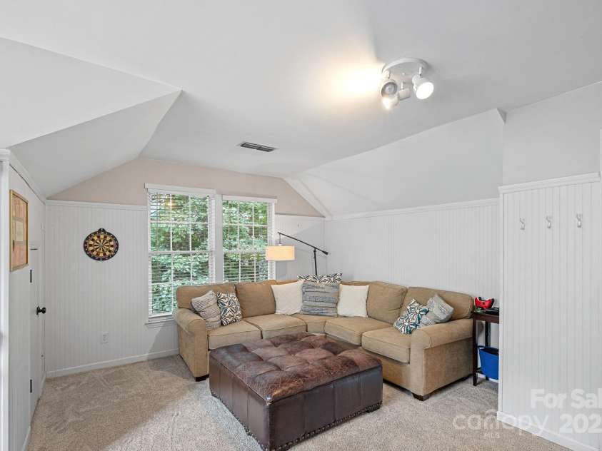 15319 Great Glen Lane, Huntersville, NC 28078.  MLS# CAR4284329, YatesRealty ID 27885. 