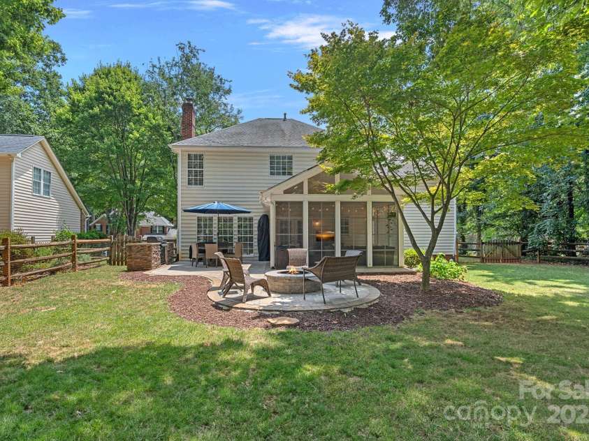 15319 Great Glen Lane, Huntersville, NC 28078.  MLS# CAR4284329, YatesRealty ID 27885. 