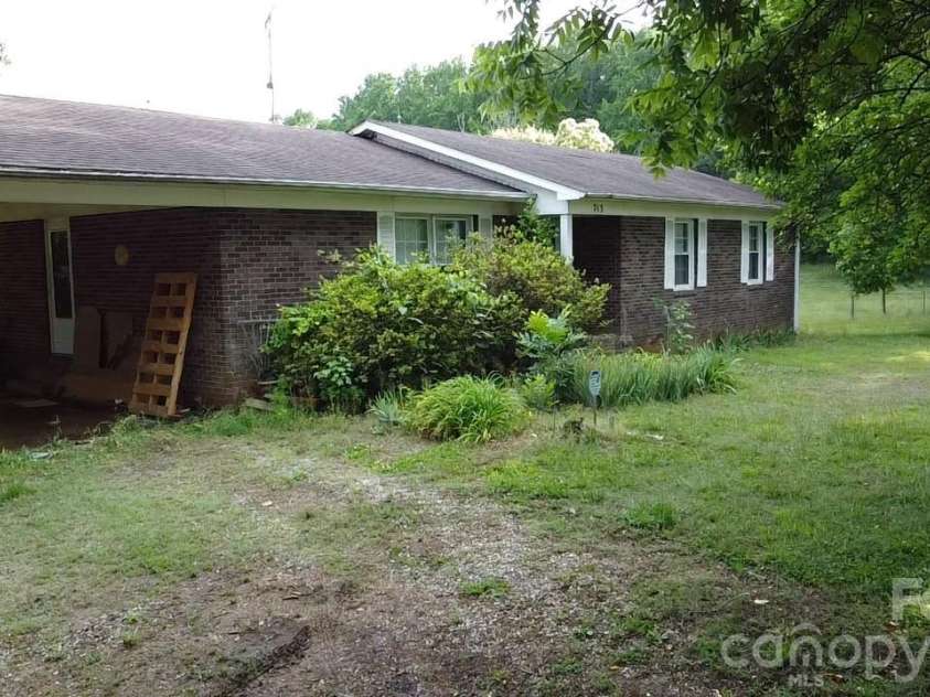 713 Eastbend Lane, Salisbury, NC 28146.  MLS# CAR4389089, YatesRealty ID 27886. 