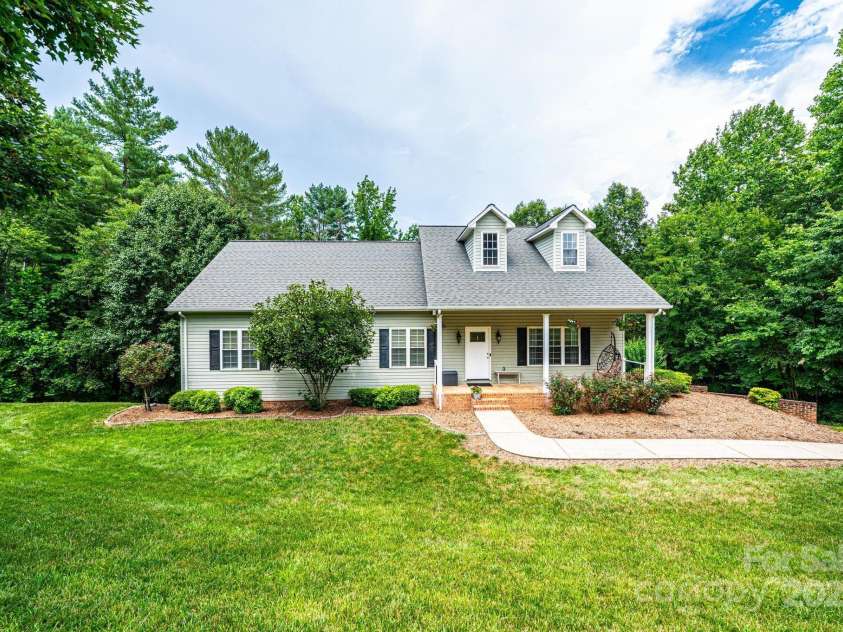 1040 Julius Court, Lenoir, NC 28645.  MLS# CAR4283473, YatesRealty ID 27887. 