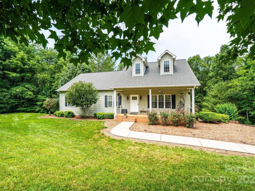 1040 Julius Court, Lenoir, NC 28645.  MLS# CAR4283473, YatesRealty ID 27887. 