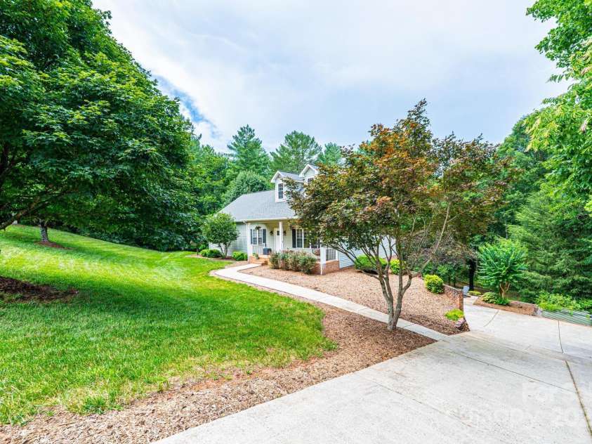 1040 Julius Court, Lenoir, NC 28645.  MLS# CAR4283473, YatesRealty ID 27887. 