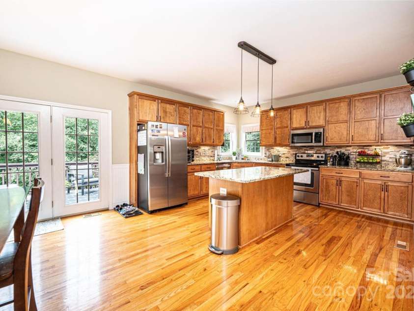 1040 Julius Court, Lenoir, NC 28645.  MLS# CAR4283473, YatesRealty ID 27887. 