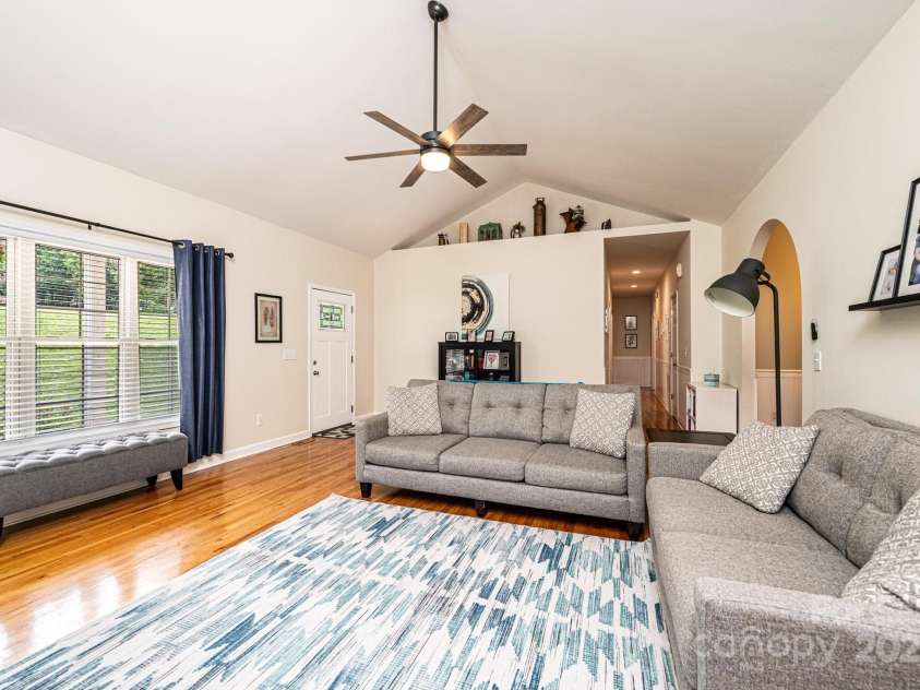 1040 Julius Court, Lenoir, NC 28645.  MLS# CAR4283473, YatesRealty ID 27887. 