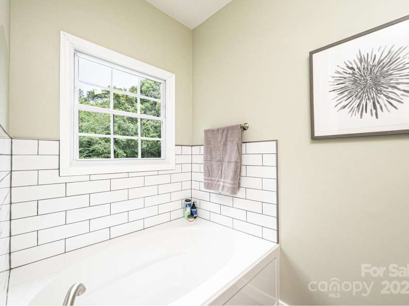 1040 Julius Court, Lenoir, NC 28645.  MLS# CAR4283473, YatesRealty ID 27887. 