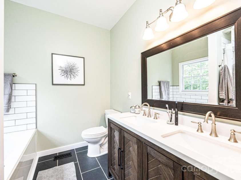 1040 Julius Court, Lenoir, NC 28645.  MLS# CAR4283473, YatesRealty ID 27887. 