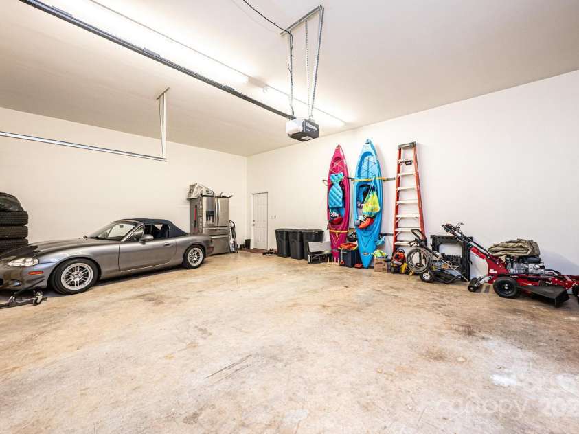 1040 Julius Court, Lenoir, NC 28645.  MLS# CAR4283473, YatesRealty ID 27887. 