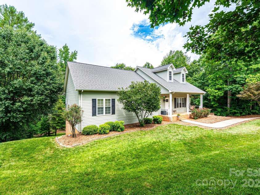 1040 Julius Court, Lenoir, NC 28645.  MLS# CAR4283473, YatesRealty ID 27887. 