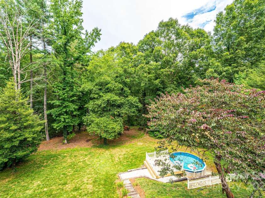 1040 Julius Court, Lenoir, NC 28645.  MLS# CAR4283473, YatesRealty ID 27887. 