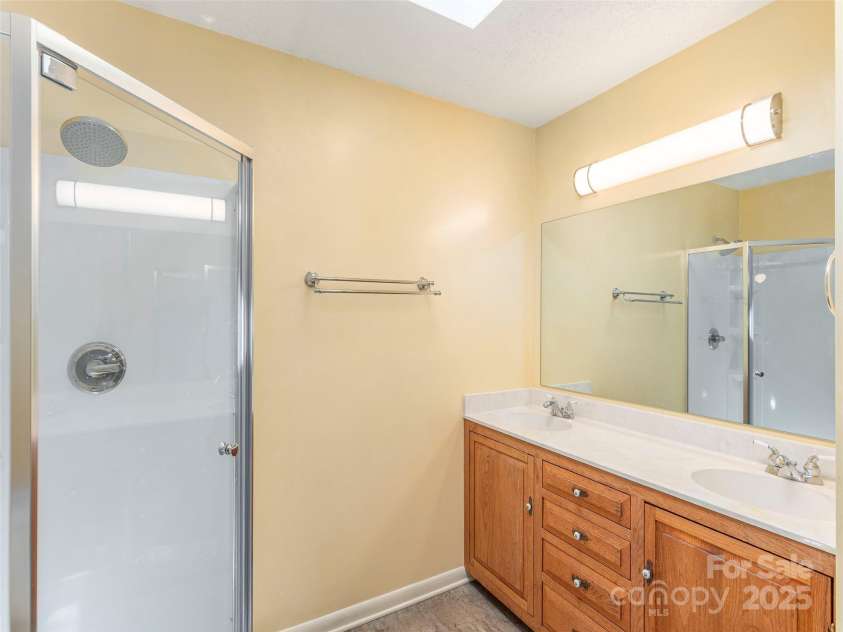 20 Spring Drive, Asheville, NC 28806.  MLS# CAR4276422, YatesRealty ID 27888. 