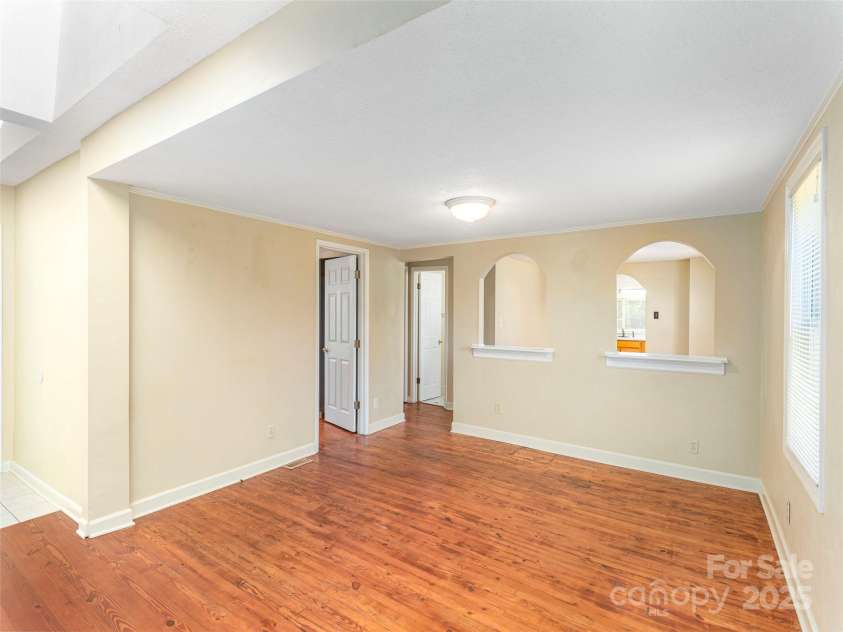 20 Spring Drive, Asheville, NC 28806.  MLS# CAR4276422, YatesRealty ID 27888. 