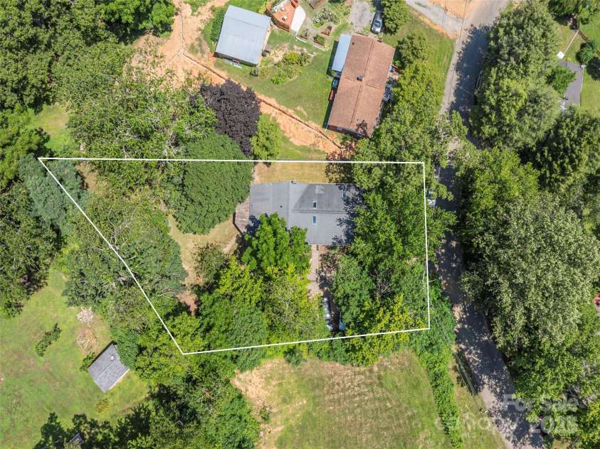 20 Spring Drive, Asheville, NC 28806.  MLS# CAR4276422, YatesRealty ID 27888. 