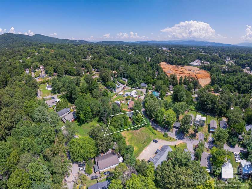 20 Spring Drive, Asheville, NC 28806.  MLS# CAR4276422, YatesRealty ID 27888. 