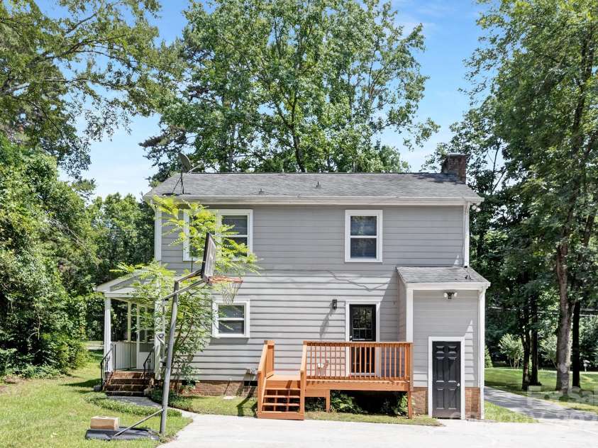 2716 Rea Road, Charlotte, NC 28226.  MLS# CAR4258279, YatesRealty ID 27889. 