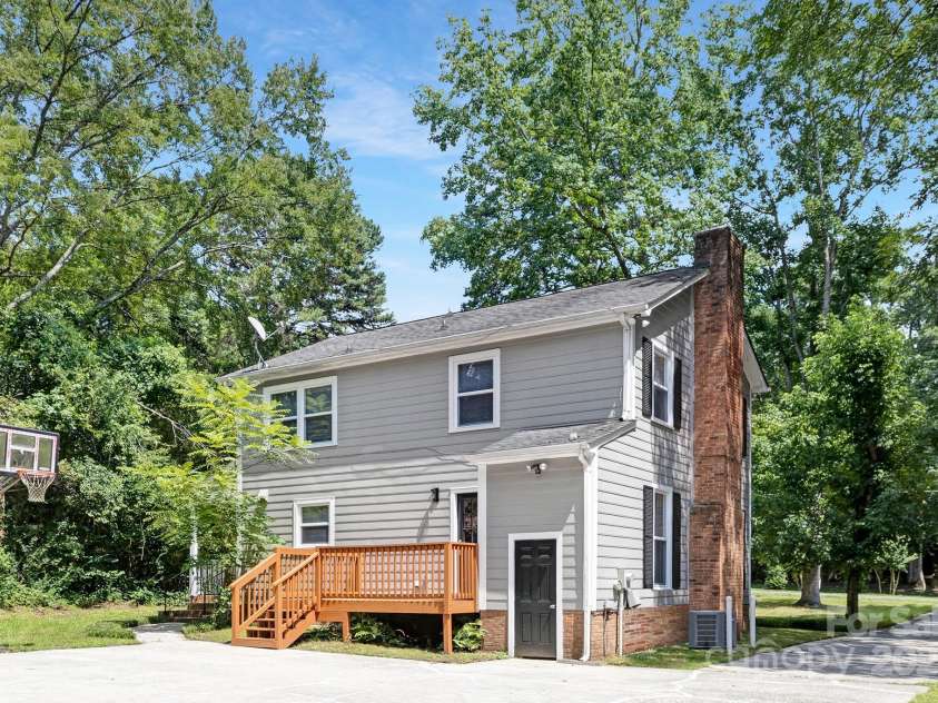 2716 Rea Road, Charlotte, NC 28226.  MLS# CAR4258279, YatesRealty ID 27889. 