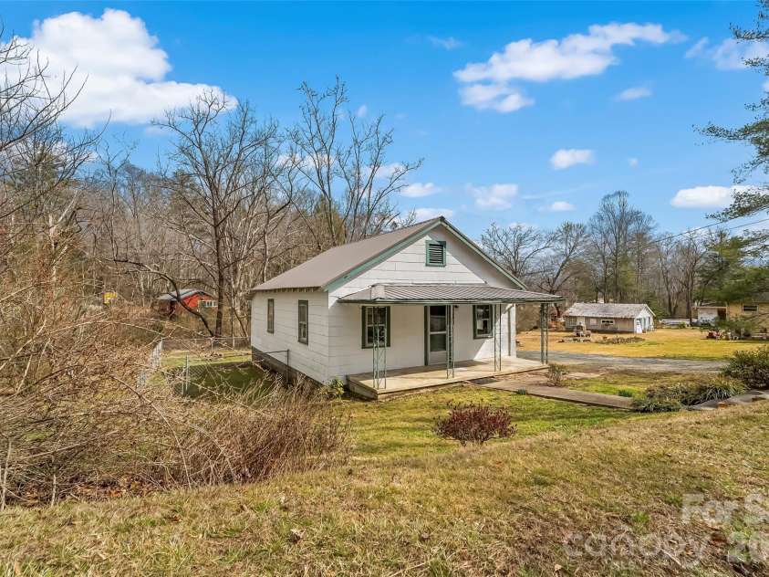102 Rhododendron Drive, Brevard, NC 28712.  MLS# CAR4349274, YatesRealty ID 2789. 