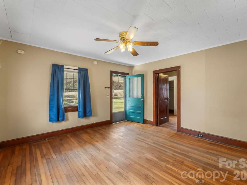102 Rhododendron Drive, Brevard, NC 28712.  MLS# CAR4349274, YatesRealty ID 2789. 