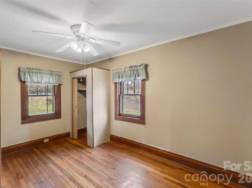 102 Rhododendron Drive, Brevard, NC 28712.  MLS# CAR4349274, YatesRealty ID 2789. 