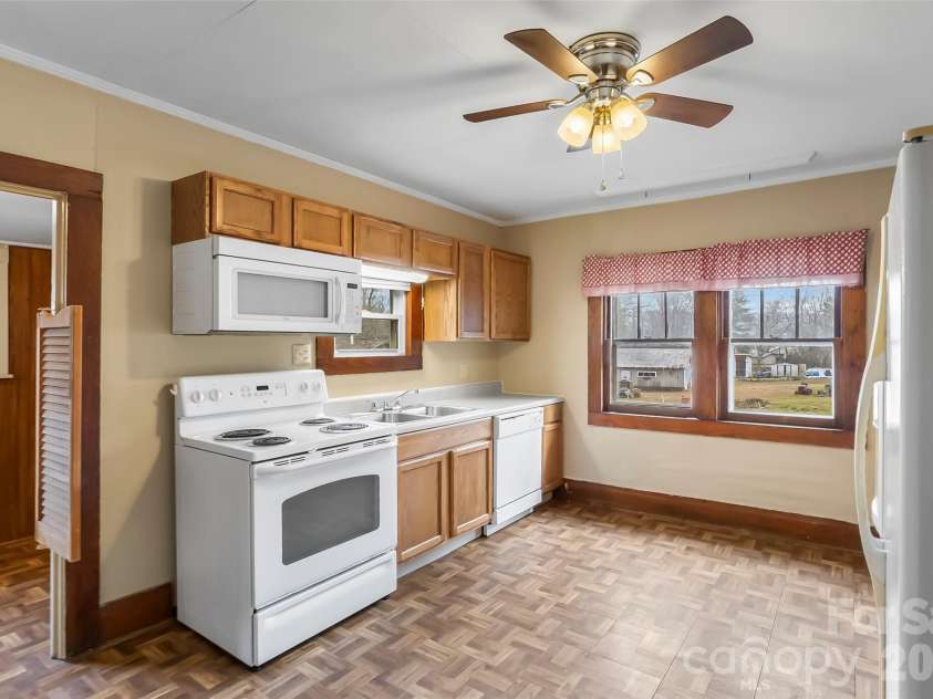 102 Rhododendron Drive, Brevard, NC 28712.  MLS# CAR4349274, YatesRealty ID 2789. 