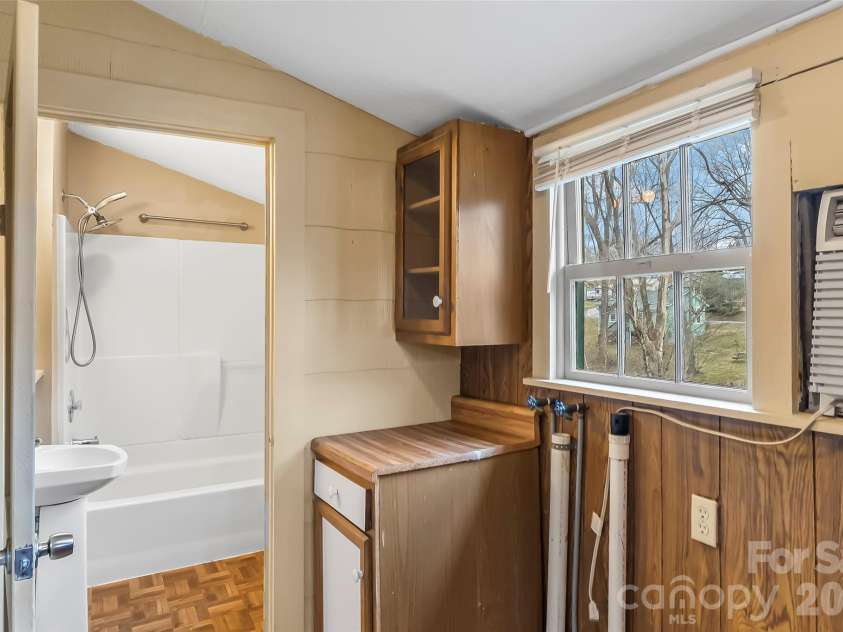 102 Rhododendron Drive, Brevard, NC 28712.  MLS# CAR4349274, YatesRealty ID 2789. 