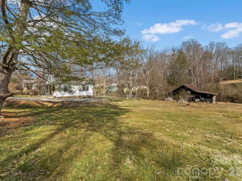 102 Rhododendron Drive, Brevard, NC 28712.  MLS# CAR4349274, YatesRealty ID 2789. 