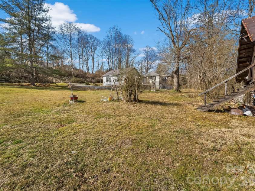 102 Rhododendron Drive, Brevard, NC 28712.  MLS# CAR4349274, YatesRealty ID 2789. 
