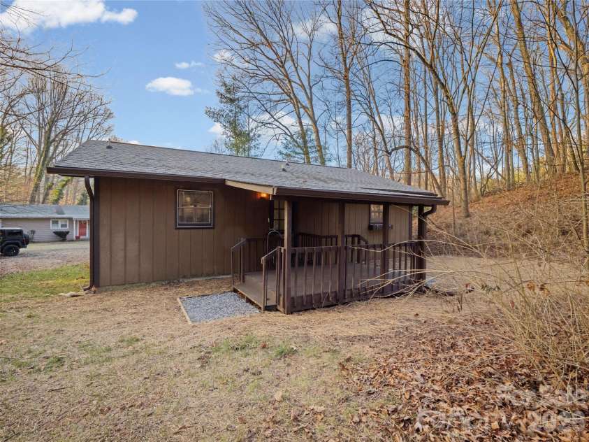 81 Fairview Heights, Waynesville, NC 28786.  MLS# CAR4334020, YatesRealty ID 2789. 