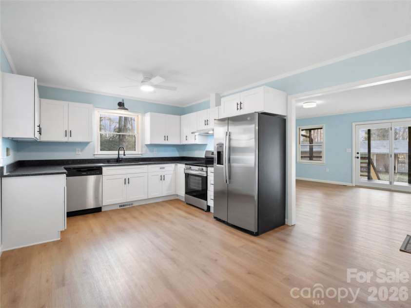 81 Fairview Heights, Waynesville, NC 28786.  MLS# CAR4334020, YatesRealty ID 2789. 