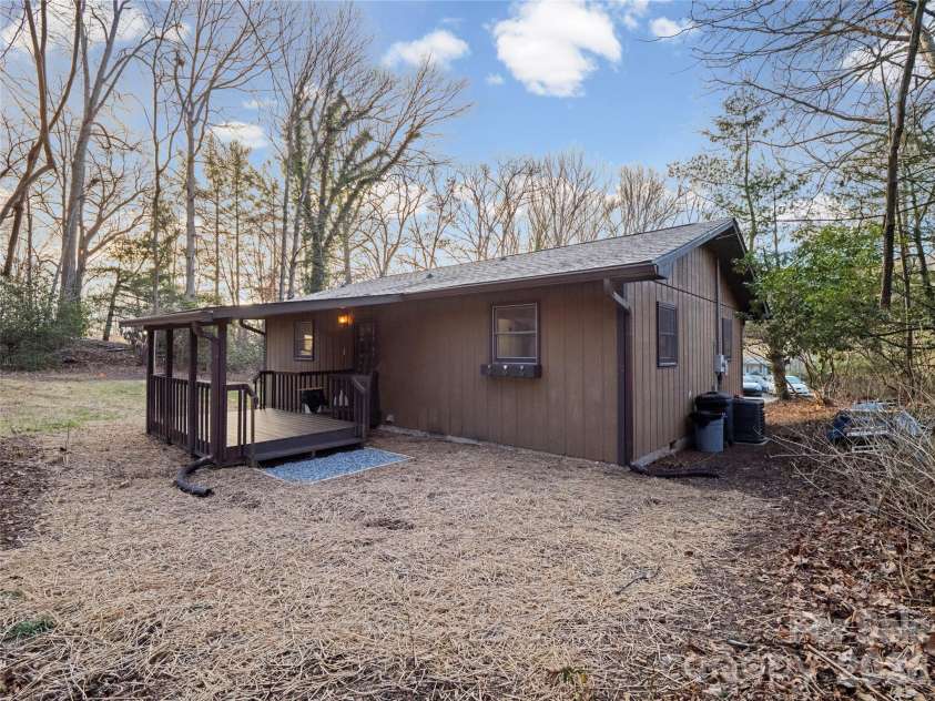 81 Fairview Heights, Waynesville, NC 28786.  MLS# CAR4334020, YatesRealty ID 2789. 