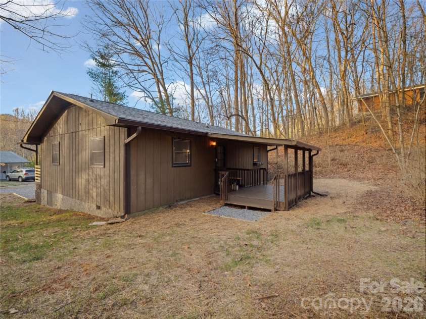81 Fairview Heights, Waynesville, NC 28786.  MLS# CAR4334020, YatesRealty ID 2789. 