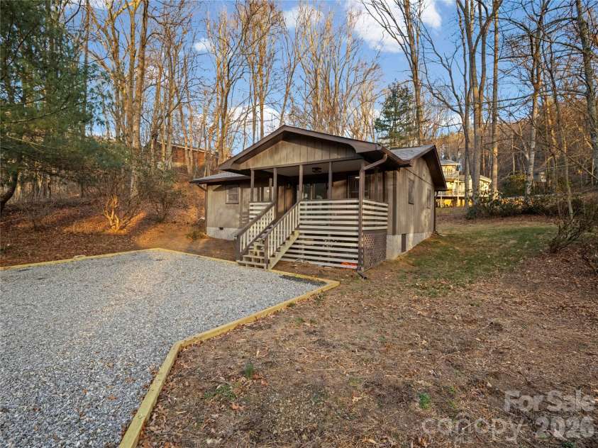 81 Fairview Heights, Waynesville, NC 28786.  MLS# CAR4334020, YatesRealty ID 2789. 