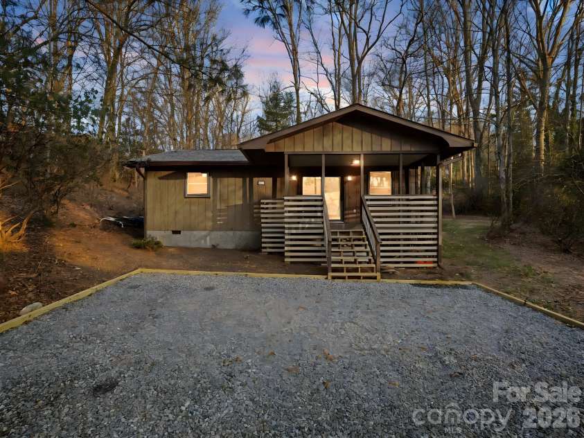 81 Fairview Heights, Waynesville, NC 28786.  MLS# CAR4334020, YatesRealty ID 2789. 