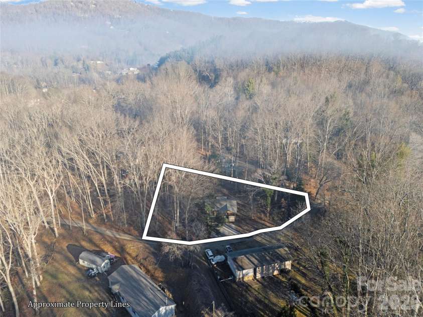 81 Fairview Heights, Waynesville, NC 28786.  MLS# CAR4334020, YatesRealty ID 2789. 